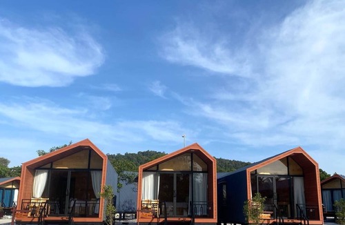 Koh Rong Resort | Beach just a few steps away, offering easy access to the island’s attractions.