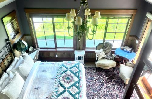 Friday Harbor House | Beach Kayaks Hot Tub Private Cottage