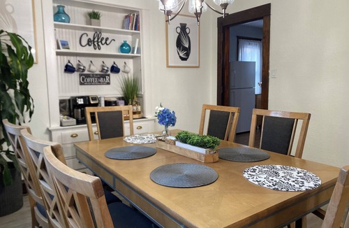 Sheboygan House | Beach Lake House walking disance to lake Close to Downtown & South Pier 4BR 2BA