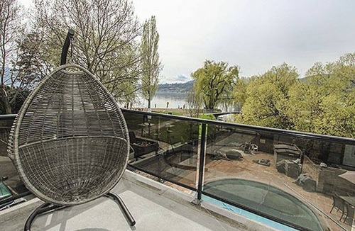 South Central House | beach lakefront escape