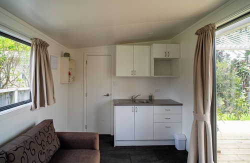 Bowentown Cabin | Beach Life - Boulevard Getaways. Family friendly, pets welcome, relax in nature!