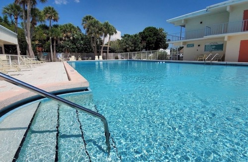 Golden Beach Condo | Beach Paradise on Venice Island