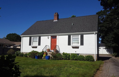 Westerly Cottage | Beach Pass Included. Sleeps 6- 7. Five beaches within 4-5 miles.