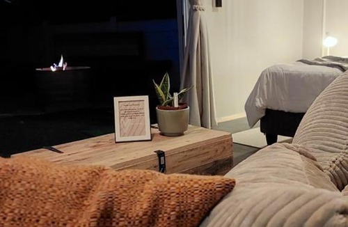 Bloubergstrand Apartment | Beach Pebble - 200m walk to beach kite surfer paradise, work friendly, pet friendly - must request