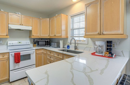 Morehead City Cottage | Beach, Pier Access! Pet-friendly Crystal Coast Gem