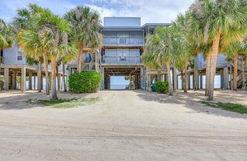 Cedar Key House | Beach & Pool Access at Condo on Cedar Key!
