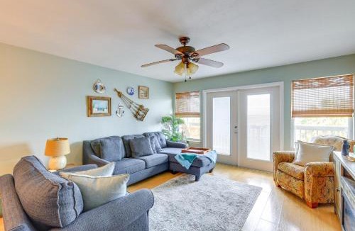 Cedar Key House | Beach & Pool Access at Condo on Cedar Key!