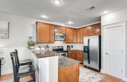 Red Fish Cove Condo | Beach + Pool Access: Resort Getaway in Galveston!