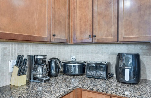Red Fish Cove Condo | Beach + Pool Access: Resort Getaway in Galveston!