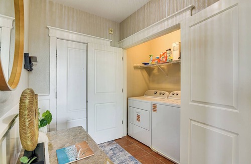 Red Fish Cove Condo | Beach + Pool Access: Resort Getaway in Galveston!