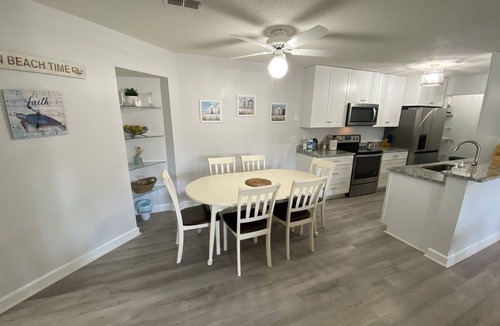 Murrells Inlet Condo | Beach Pool Golf Pickleball Tennis Remote-Work & 4.5 Star Restaurants @ The Condo
