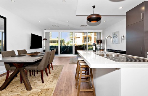 Glenelg Apartment | Beach Retreat Townhouse Glenelg