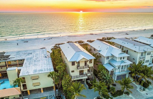 Bradenton Beach House | Beach Side Paradise - Luxury Home on the Beach