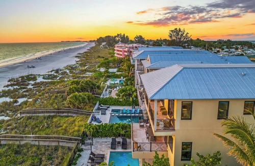 Bradenton Beach House | Beach Side Paradise - Luxury Home on the Beach