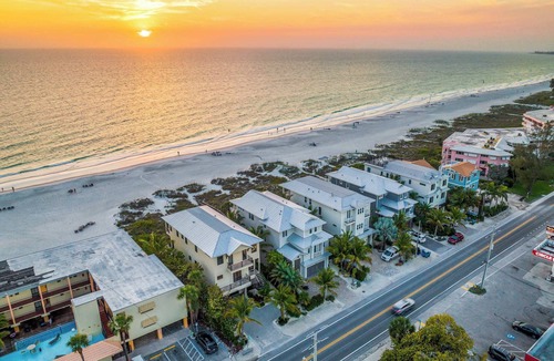 Bradenton Beach House | Beach Side Paradise - Luxury Home on the Beach