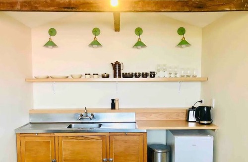Castlecliff Apartment | Beach Side Potters Studio