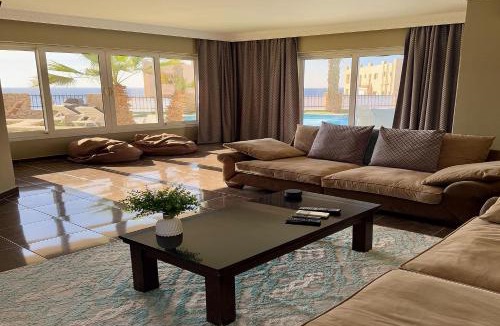 Ras Nasrani Villa | Beach Side-Villa Sharm-Family Vacation sleeps 10
