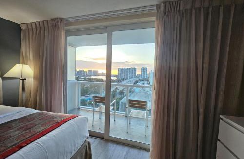Sunny Isles Beach Apartment | Beach Studio with City View