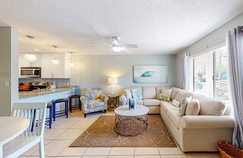 Miramar Beach Condo | Beach-themed condo w/shared pool, easy beach access, patio & outdoor dining area