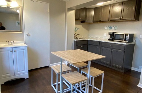 Coshocton Apartment | Beach themed, newly renovated 1 bedroom apartment