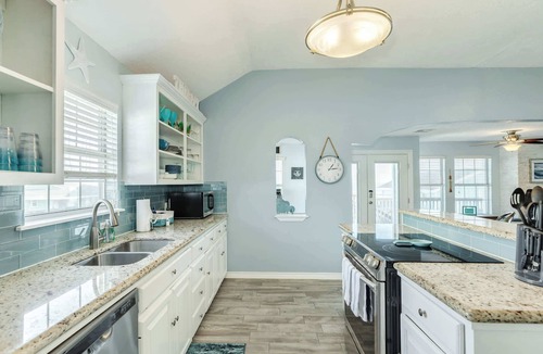 San Luis House | Beach Therapy - Water Views, Near Beach Entrance!