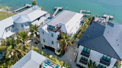 Bradenton Beach House | Beach to Bay