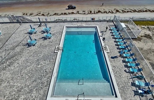 South Peninsula Historic District Apartment | Beach- TWO Pools, 1 Heated-Comforts of Home-Amazing SUNRISE-Races-Bikes-Concerts