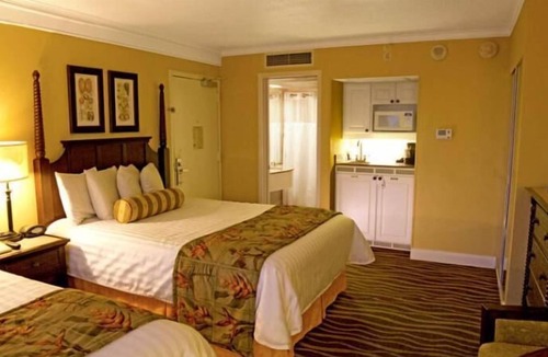 St. Pete Beach Resort | BEACH VACAY! 3 TROPICAL UNITS, POOL, WATER SLIDES!
