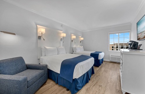 Redevelopment Area Resort | Beach Vacay Waterfront! Gorgeous Unit with Bay View! Pool, Hot tub and Parking!