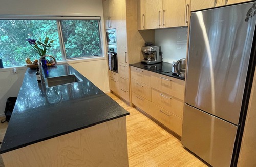 Piha House | Beach-vibe, modern, easy-living house opposite Nth Piha iconic surf beach