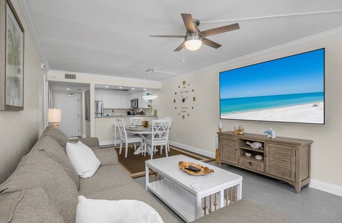 Beachview Country Club Estates Apartment | Beach View: 1 Min walk to Beach; Huge TVs; Fully Remodeled