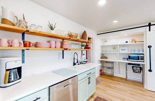 O'byrne House | Beach-view dog-friendly home with beach access, grill, outdoor shower, W/D, AC