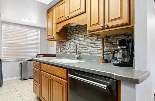 Madeira Beach Condo | Beach View - John's Pass - Madeira Norte #208