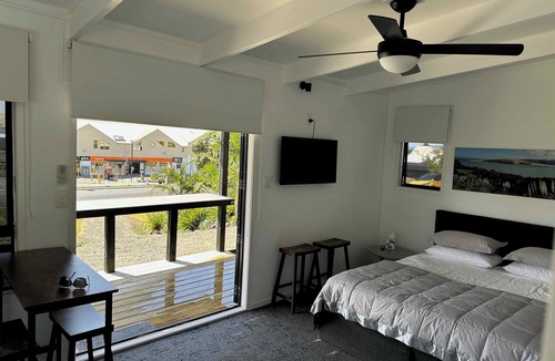 Omapere Apartment | Beach view studio 337