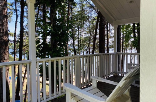 Steele Creek Cabin | Beach-view Studio Cabin with Private Porch - #13