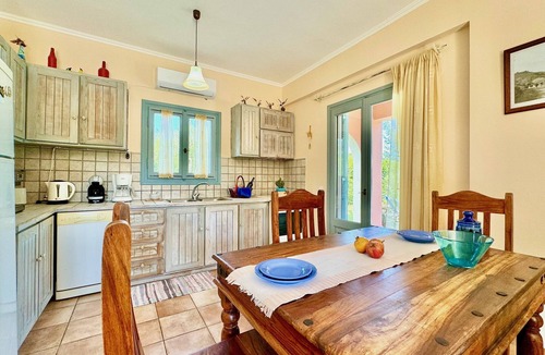 Lefkada Town Villa | Beach Villa Simeoni with private pool