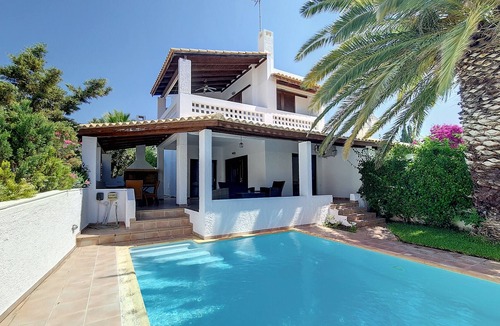 Plepi House | Beach villa with private pool, garden and boat dock, near the seafront (3 bedrooms)
