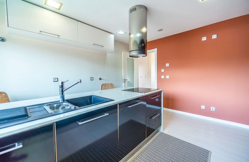 Charneca de Caparica e Sobreda Villa | Beach Walk Villa with Pool & AC. Just remodeled, proximity to golf and Lisbon!