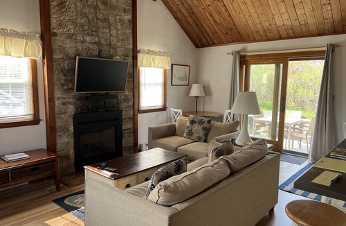 Madaket Cottage | Beach walking distance! Single house 3 bdr-2bths