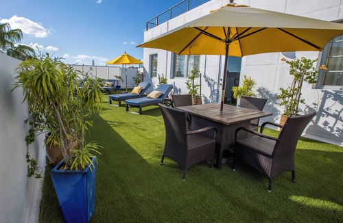 City Center House | Beach Weekend! 3 Convenient Units, Happy Hour, Bar