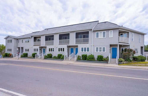 Wasaga Beach House | Beach1 Waterfront Stunning Views