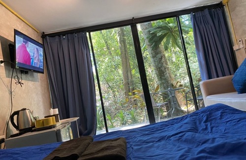 Khong Koi Beach Hotel | BeachBox KohChang