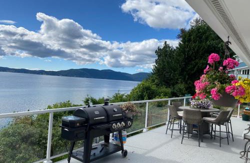 Bamberton House | Beachbreeze Oceanfront 4BR1Den4BA Romantic Sunrise & Celestial Views