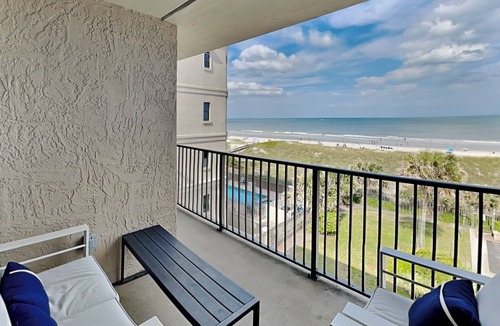 Jacksonville Beach Condo | Beachcomber 403 by Distinctive Beach Rentals