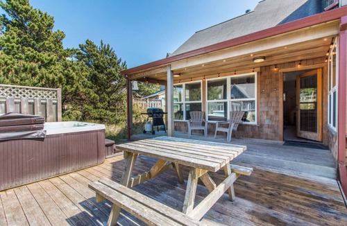Shorepine Village House | Beachcomber`s Retreat