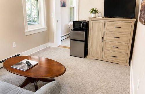Still Pond Apartment | Beachcomber Suite