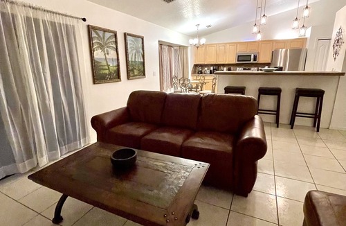 Interchange Square House | 🏝Beaches, Nature Sanctuaries, and Rockets with plenty of room for a family.