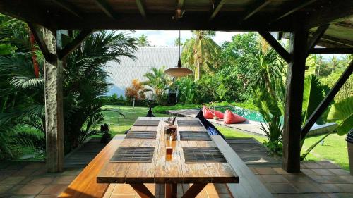 West Selemadeg House | Beachfields Bungalows
