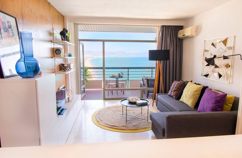 Torremolinos City Centre Apartment | Beachfront 1 bedroom apartment with amazing views.