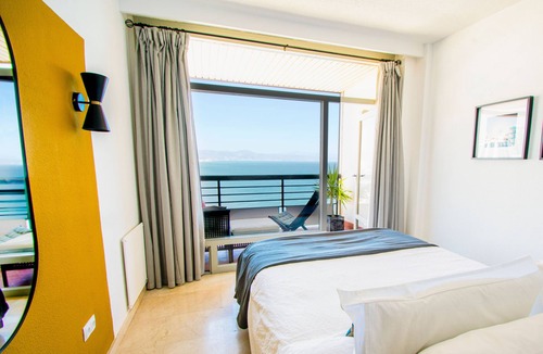 Torremolinos City Centre Apartment | Beachfront 1 bedroom apartment with amazing views.